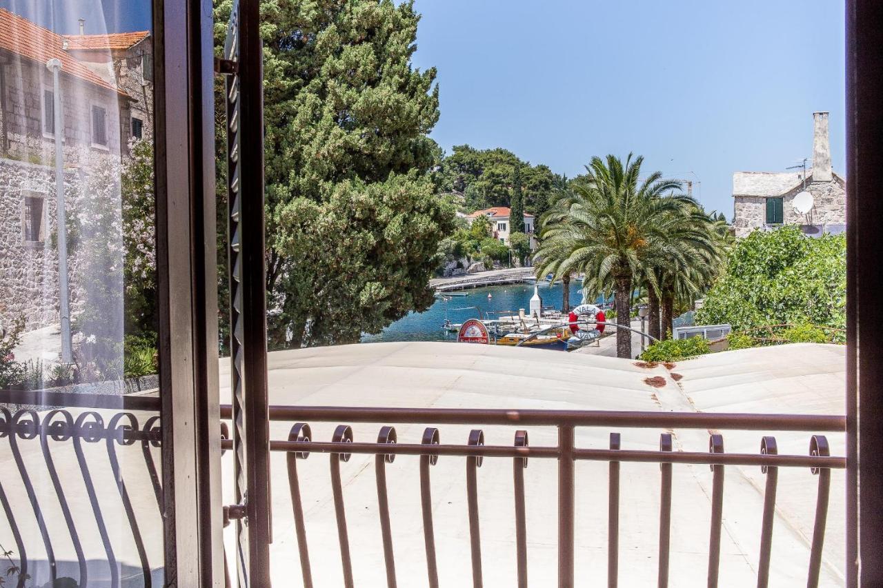 Apartments And Rooms Drpic Splitska Luaran gambar