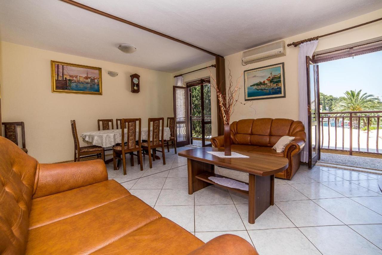 Apartments And Rooms Drpic Splitska Luaran gambar