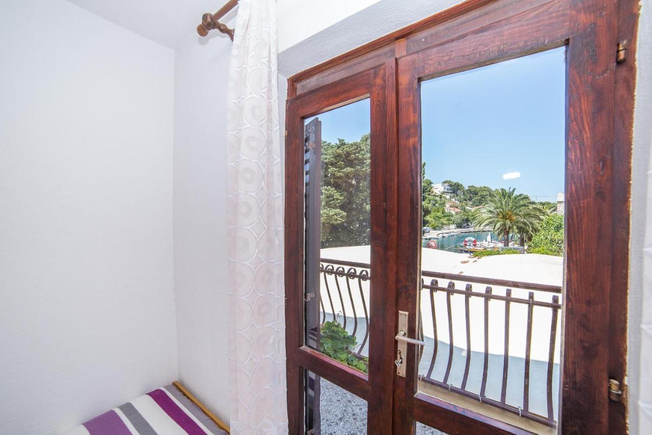 Apartments And Rooms Drpic Splitska Luaran gambar