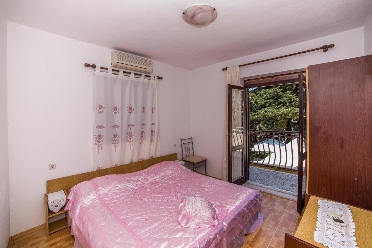 Apartments And Rooms Drpic Splitska Luaran gambar