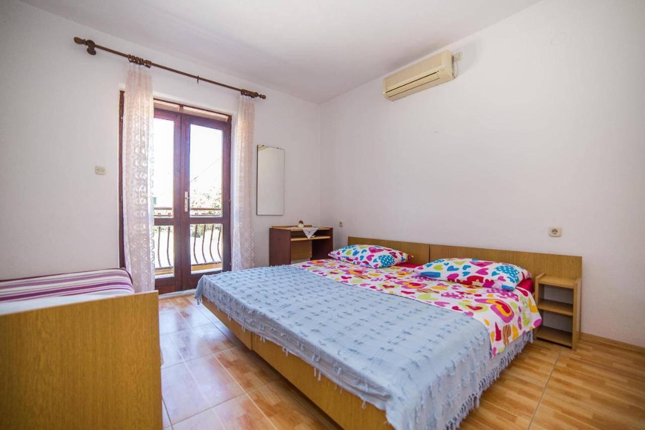 Apartments And Rooms Drpic Splitska Luaran gambar