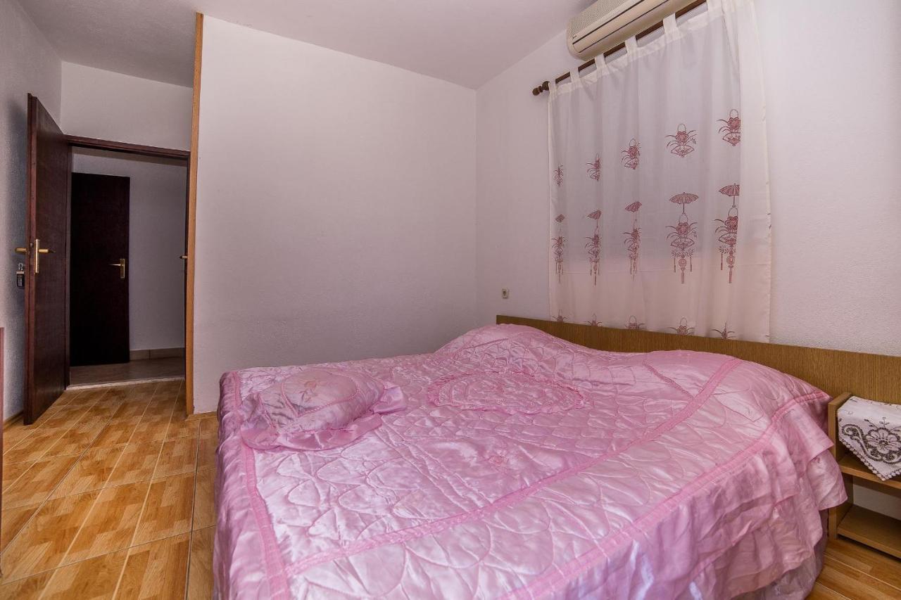 Apartments And Rooms Drpic Splitska Luaran gambar